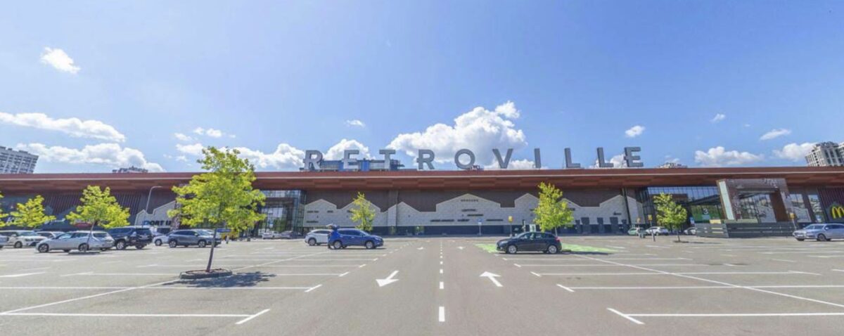 ТРЦ Retroville у Києві, фасад і паркування