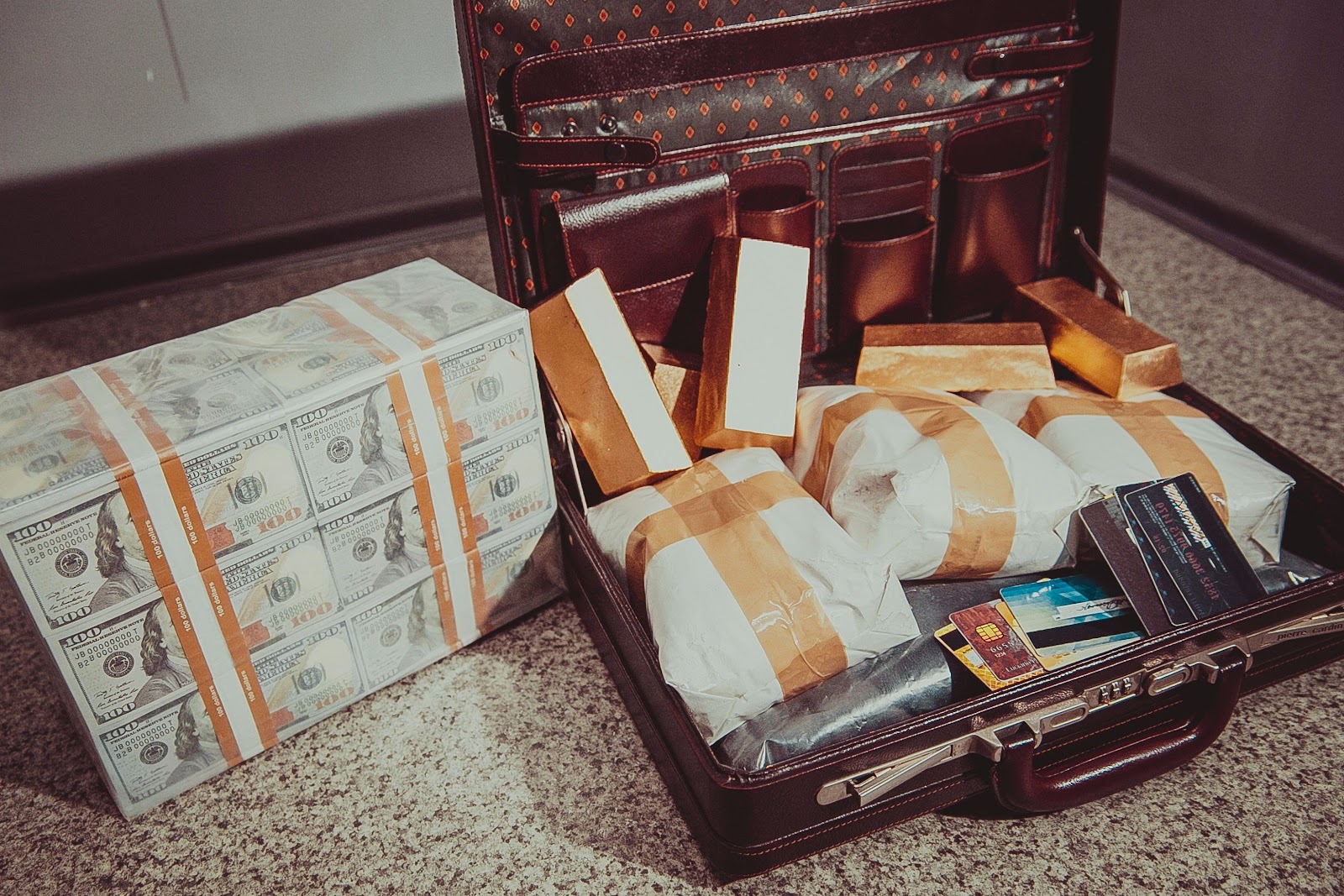 Куди краще піти Київ? В боулінг або в квест кімнату?